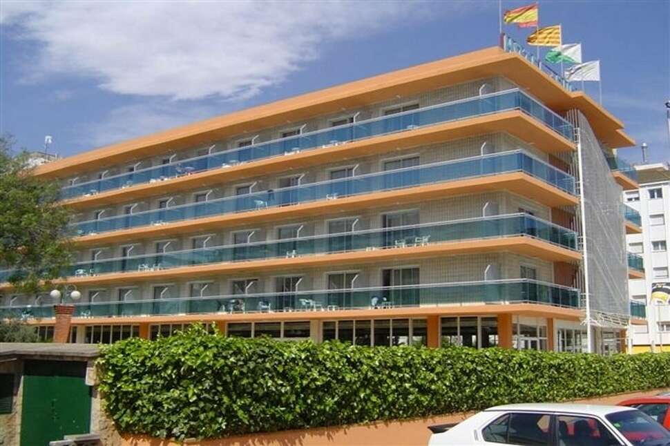 Een foto van de buitenkant van Hotel Surf-Mar by Samba Hotels