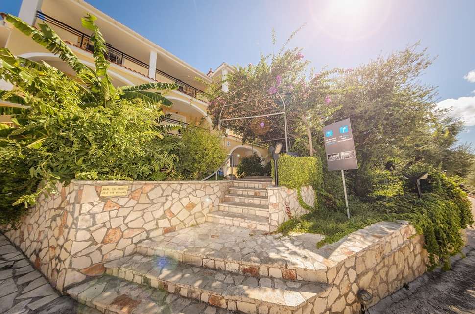 Een foto van de buitenkant van Zante Palace