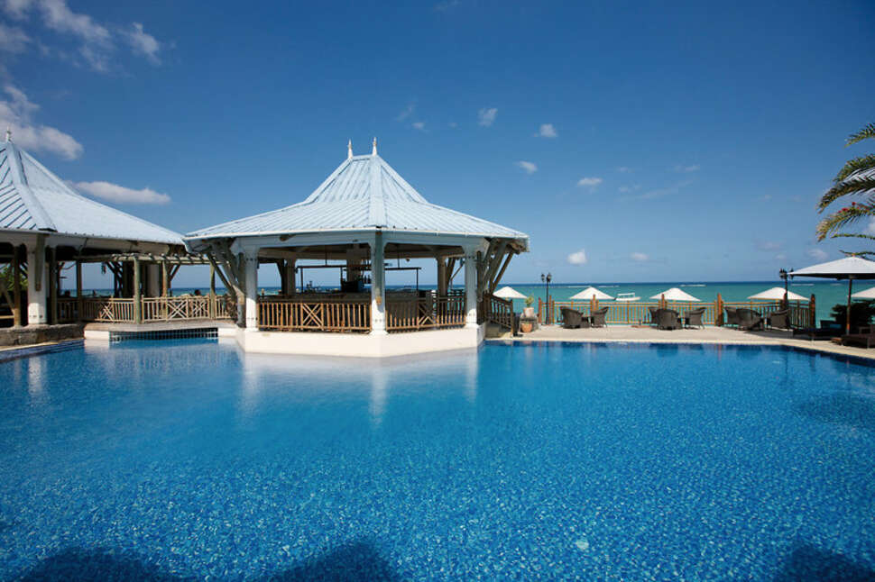 Ein Foto vom Pool im Pearle Beach Resort & Spa