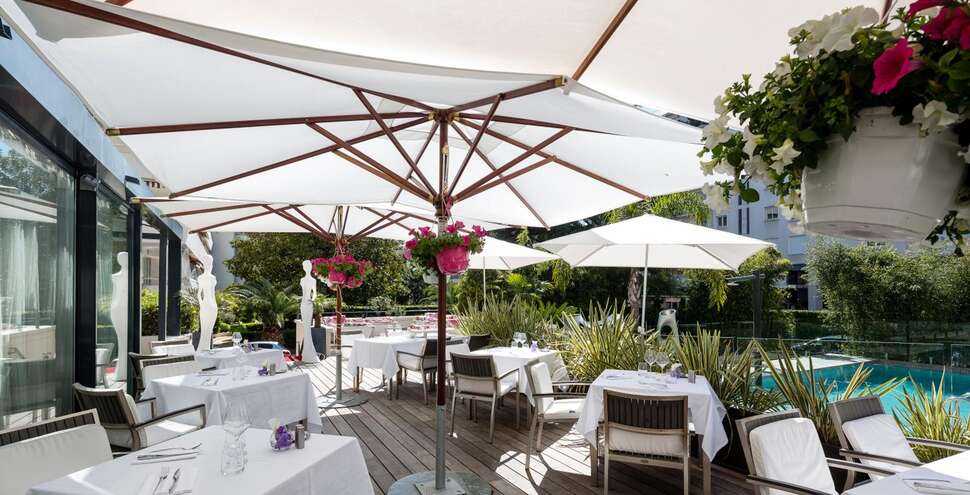 Ein Foto von der Terrasse im Hotel Le Canberra