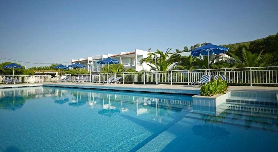 Een foto van het zwembad bij Kouros Seasight Hotel