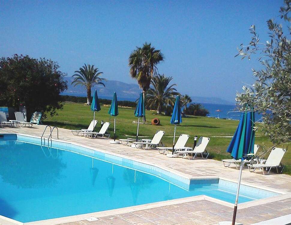 Een foto van het zwembad bij Natura Beach Hotel & Villas