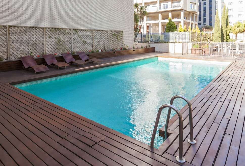Een foto van het zwembad bij Hotel Ilunion Valencia 3
