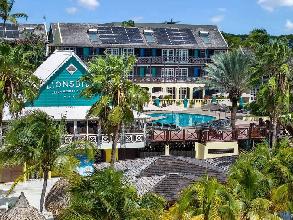 Een foto van LionsDive Beach Resort