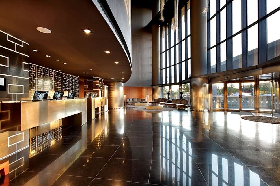 Een foto van het interieur van Eurostars Madrid Tower Hotel