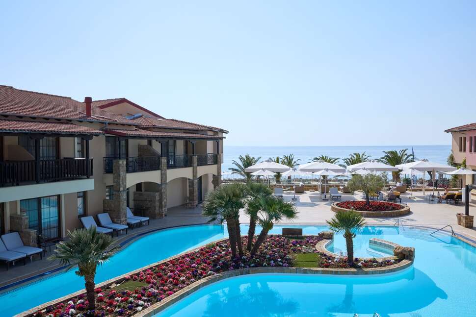 Een foto van het zwembad bij Anthemus Sea Beach Hotel & Spa
