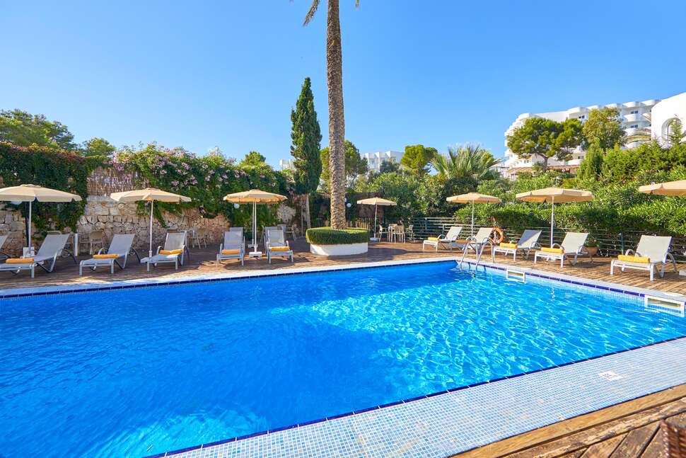 Een foto van het zwembad bij Gavimar Cala Gran Costa del Sur Hotel & Resort
