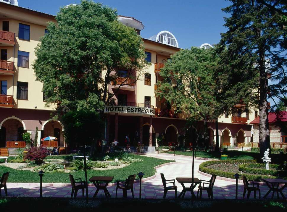 Een foto van Estreya Palace & Residence