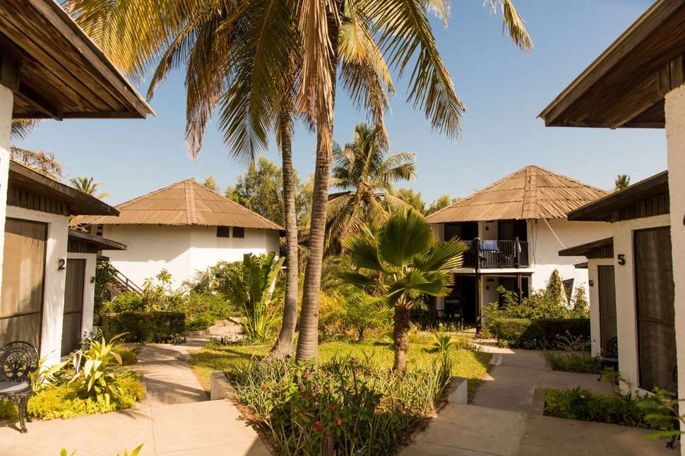 Een foto van de buitenkant van Bakotu Hotel