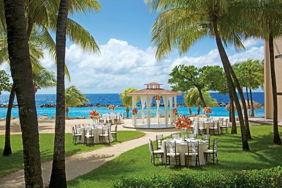Een foto van het terras bij Sunscape Curacao Resort Spa & Casino