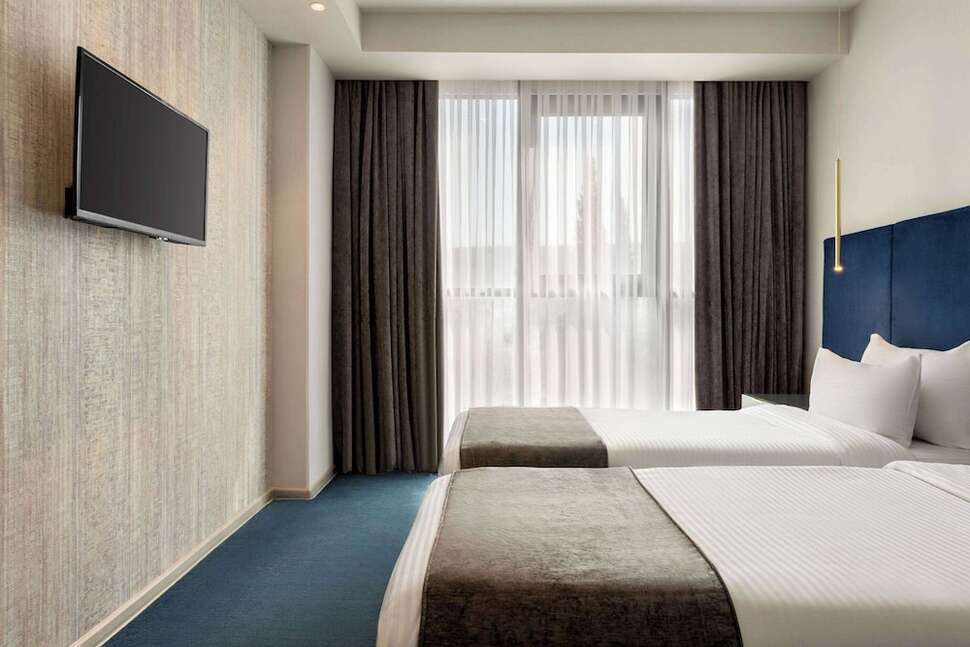 Een foto van Ramada by Wyndham Tbilisi Old City