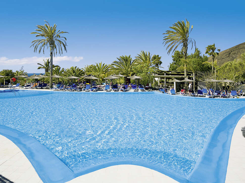 Een foto van het zwembad bij Allsun Hotel Esquinzo Beach