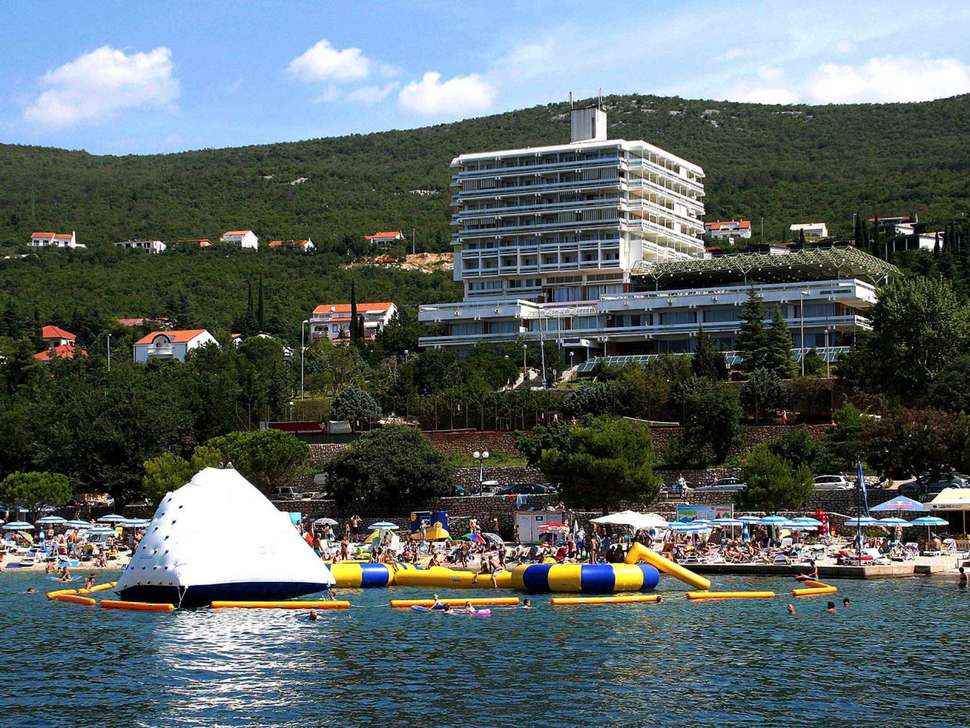 Ein Foto von der Außenansicht des Hotel Omorika