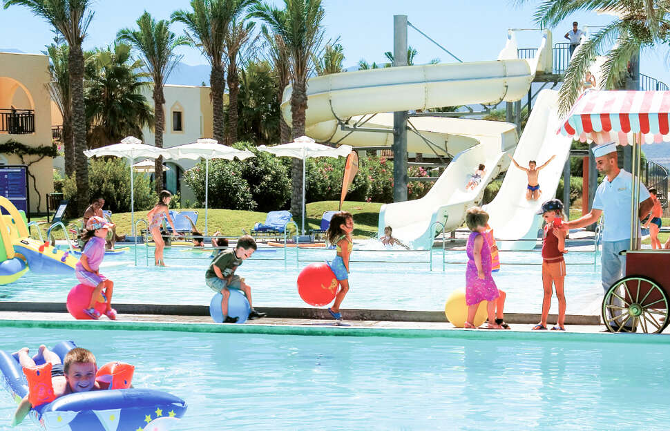 Een foto van het zwembad bij Grecotel Casa Paradiso