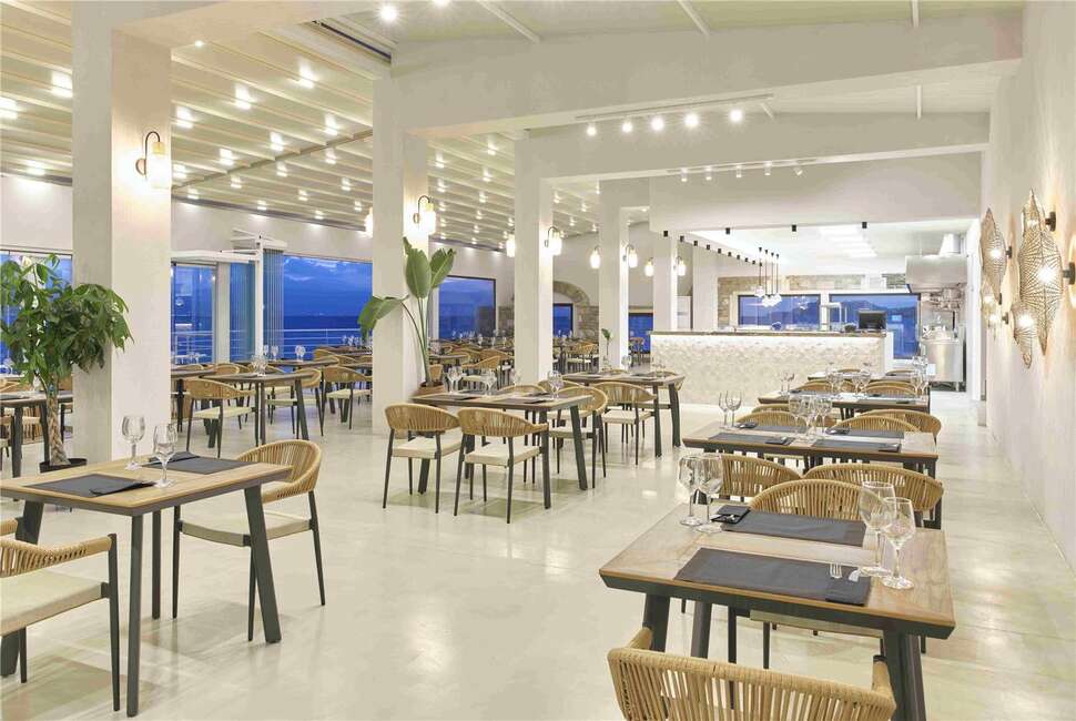 Een foto van Ramada by Wyndham Loutraki Poseidon Resort
