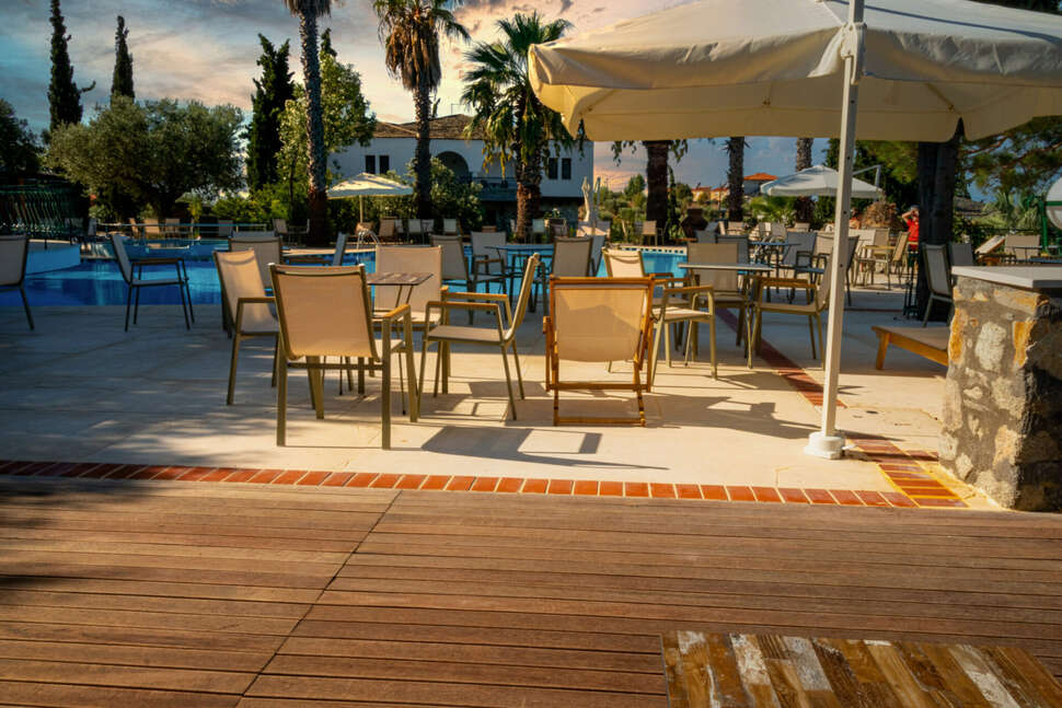 Een foto van het terras bij Geranion Village