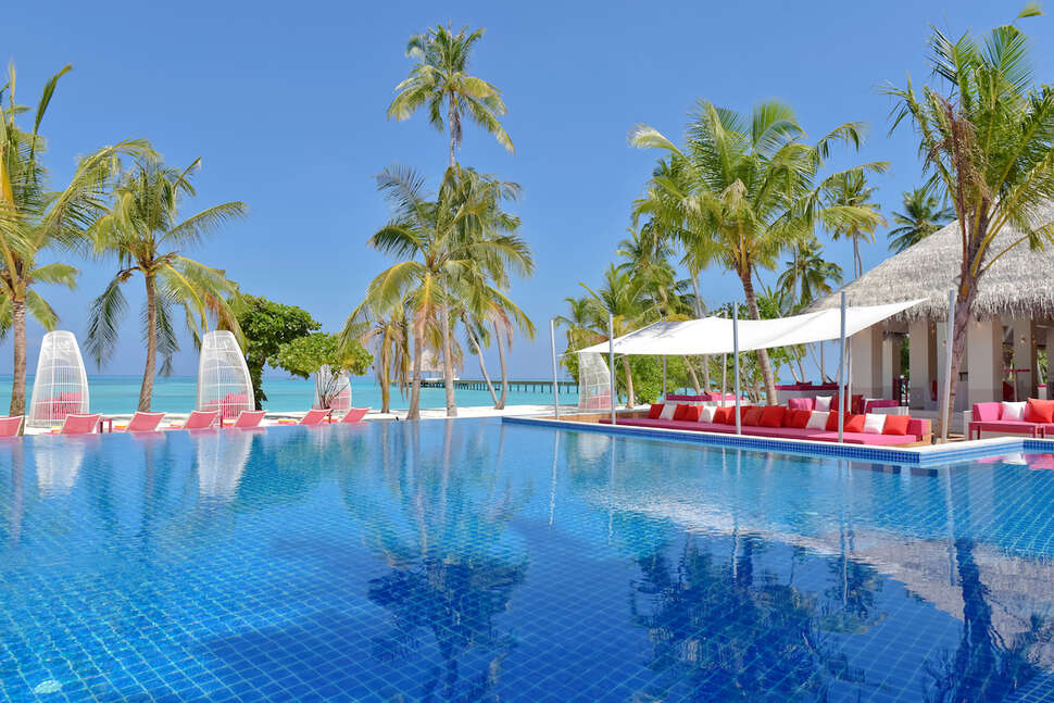 Ein Foto vom Pool im Kandima Maldives