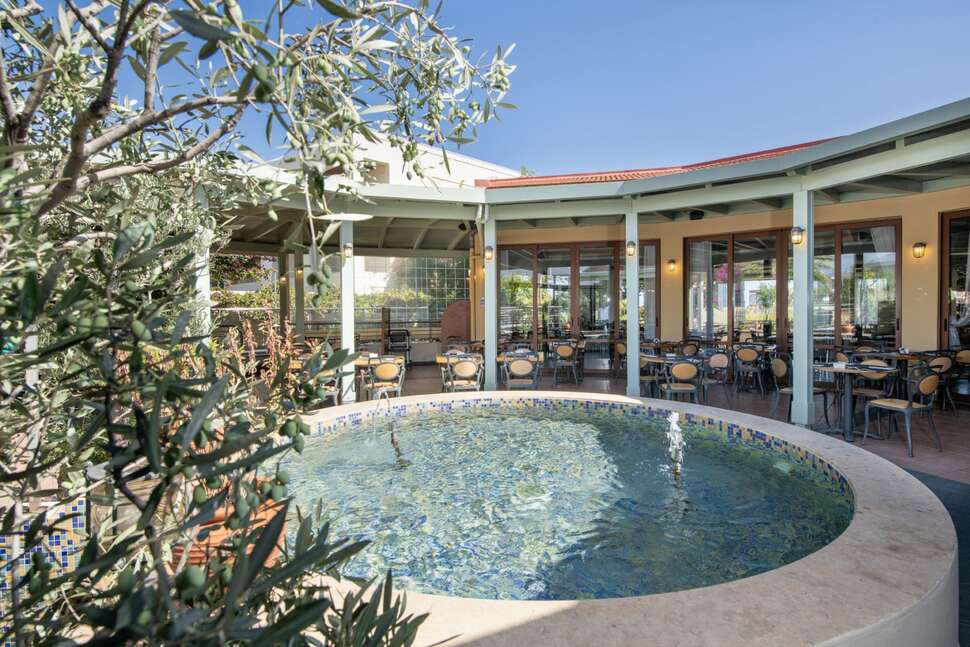 Ein Foto Hydramis Palace Beach Resort