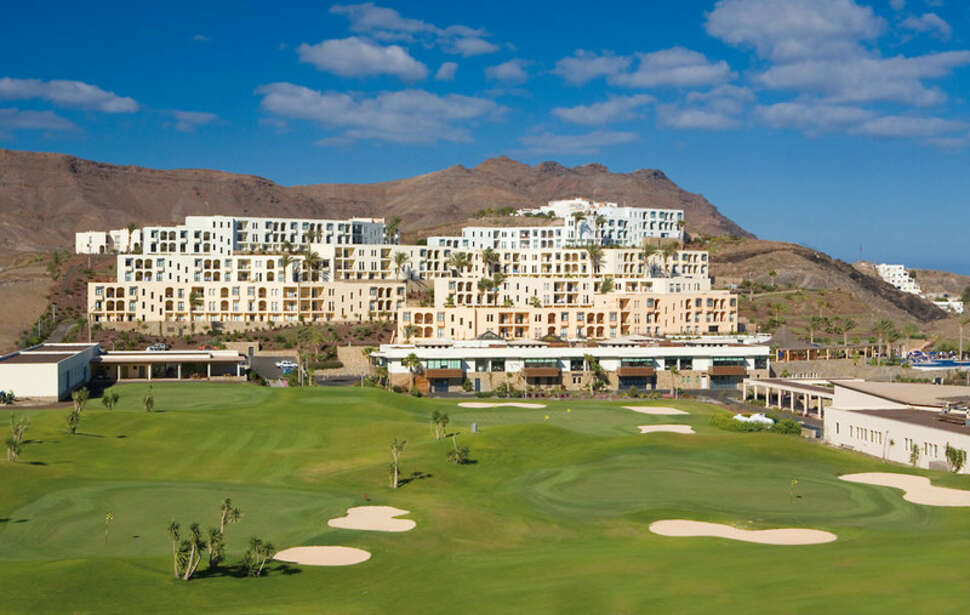 Een foto van de buitenkant van Playitas Hotel