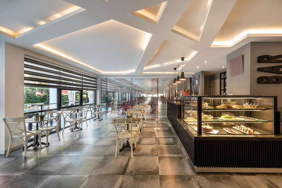 Een foto van de faciliteiten bij White City Beach Hotel