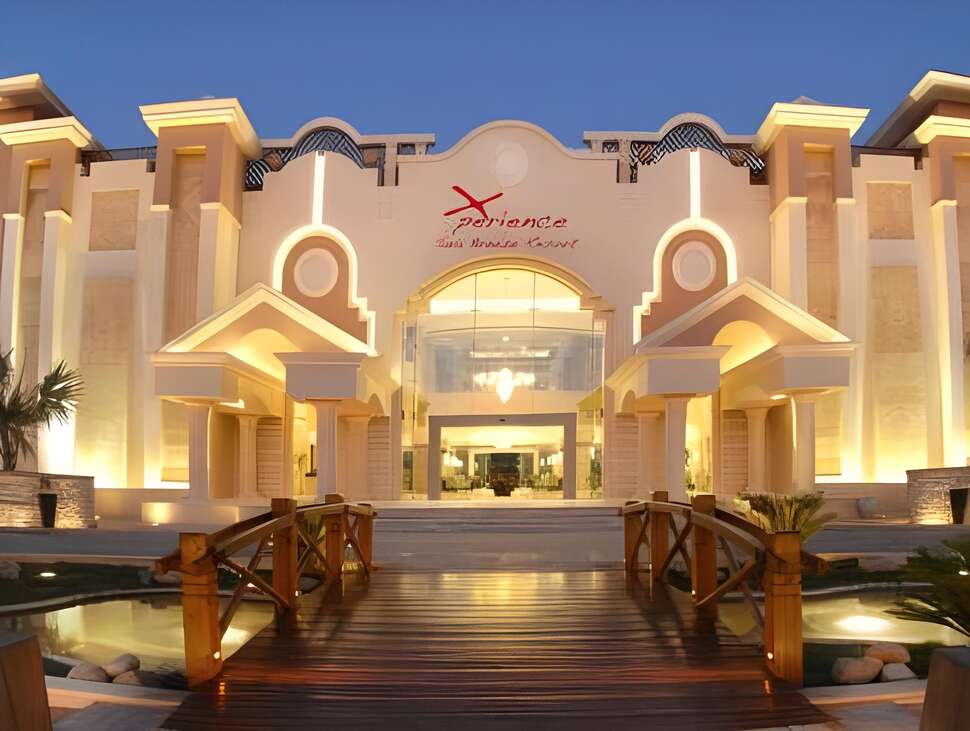 Een foto van de buitenkant van Xperience Sea Breeze Resort