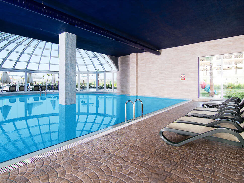 Een foto van het zwembad bij Port River Hotel & Spa