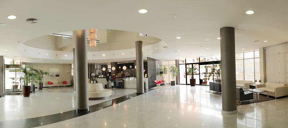 Een foto van het interieur van Fuengirola Beach Aparthotel