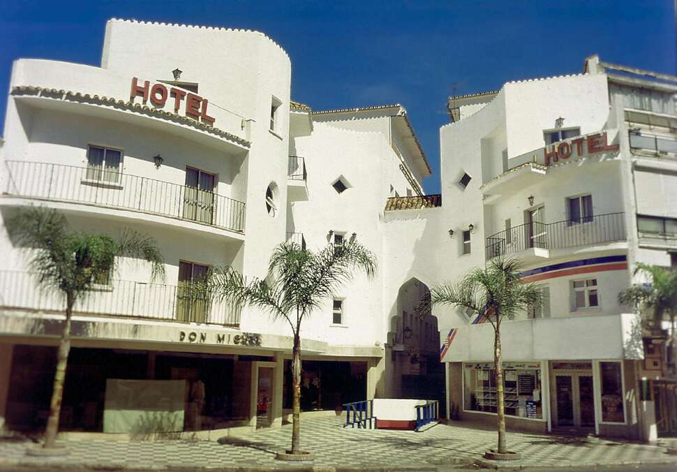 Een foto van de buitenkant van Hotel Kristal