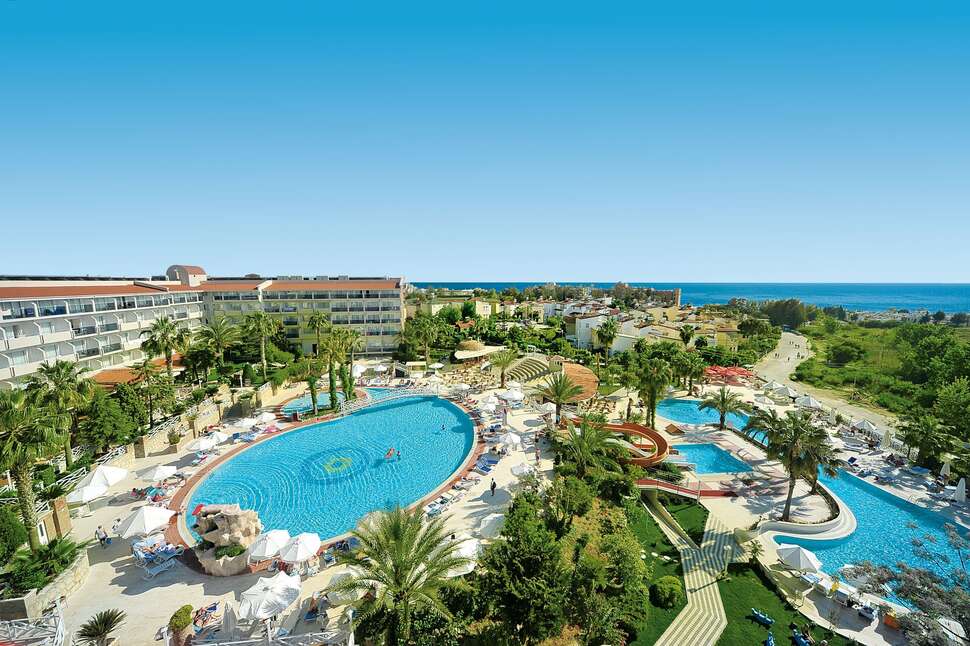 Een foto van het zwembad bij Seaden Corolla Hotel