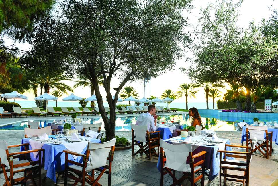 Een foto van Constantinou Bros Athena Royal Beach Hotel