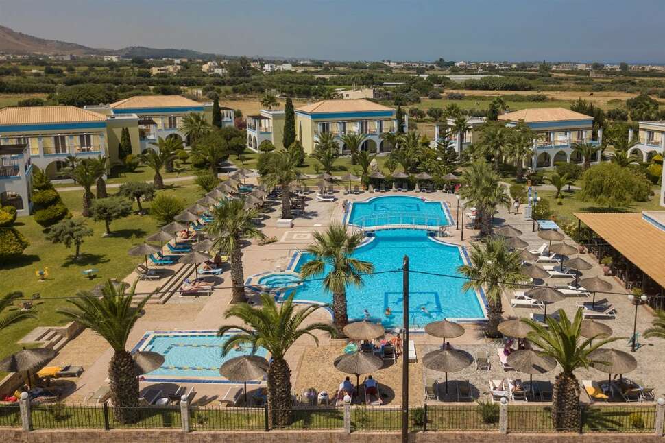 Een foto van het zwembad bij Corali Hotel & Village