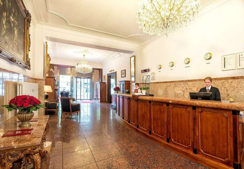 Een foto van het interieur van Leonardo Hotel Berlin Kurfürstendamm