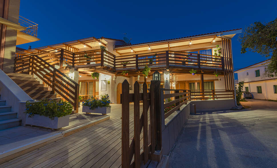 Een foto van de buitenkant van Ekati Mare Boutique Resort