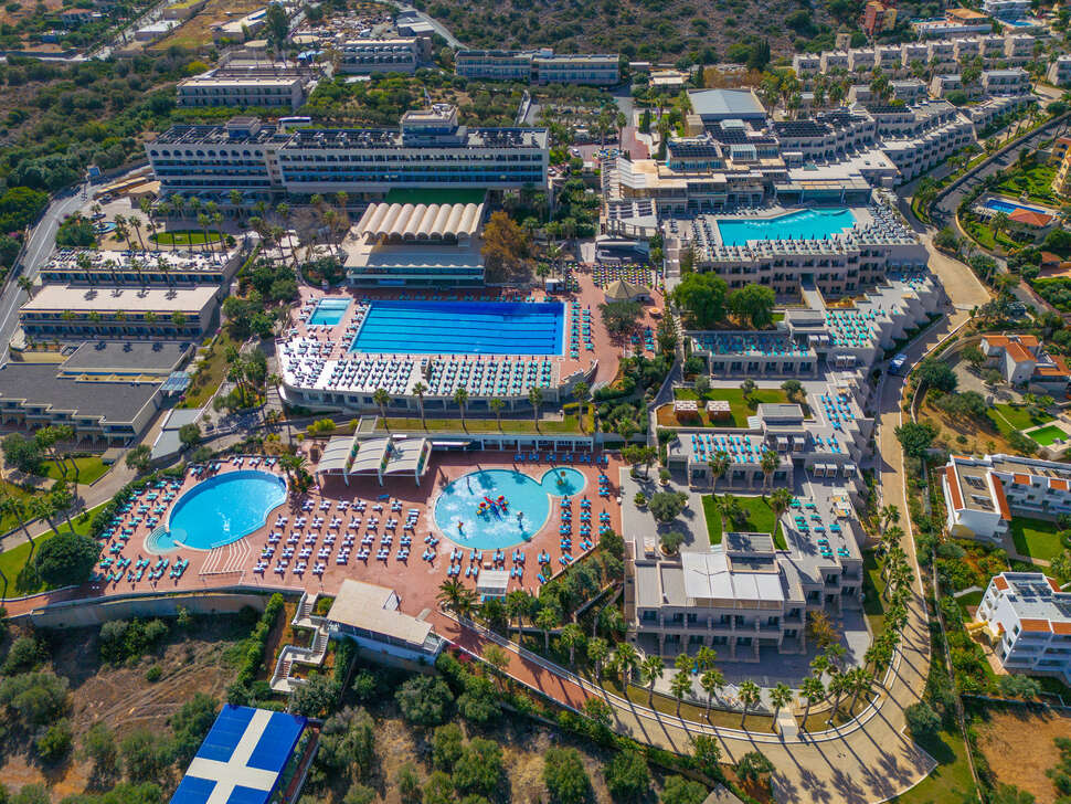 Een foto van de buitenkant van Royal & Imperial Belvedere Resort