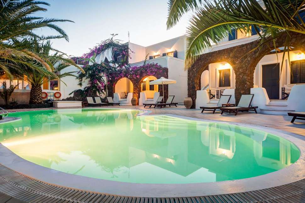 Een foto van het zwembad bij Arion Bay Hotel