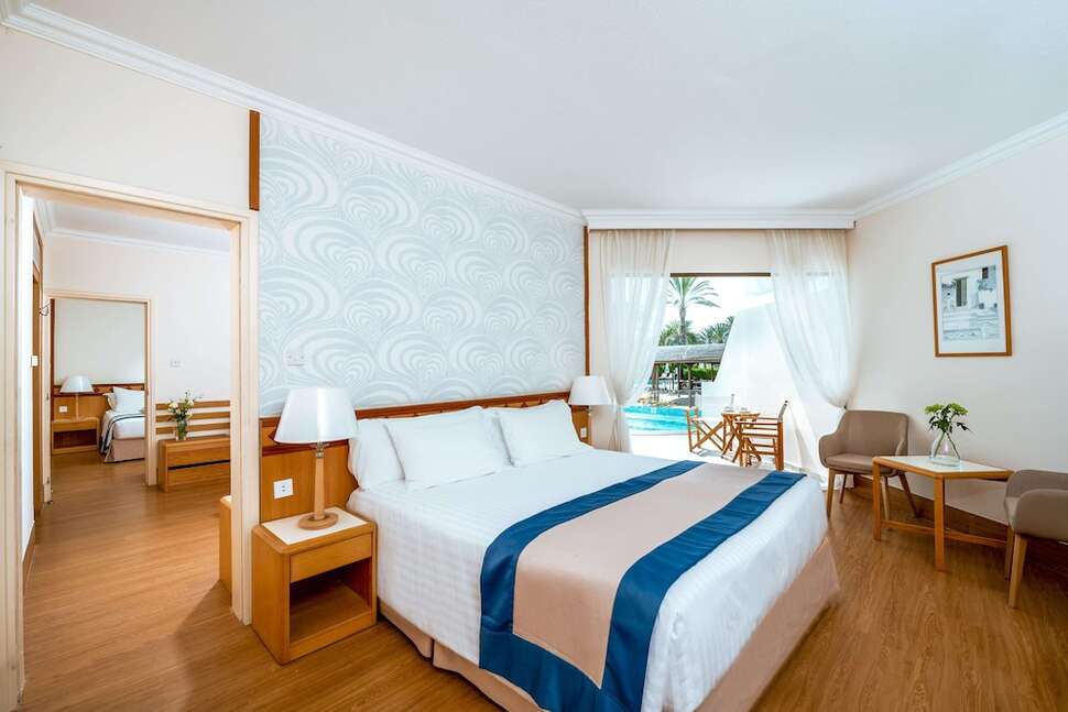 Een foto van Constantinou Bros Athena Beach Hotel