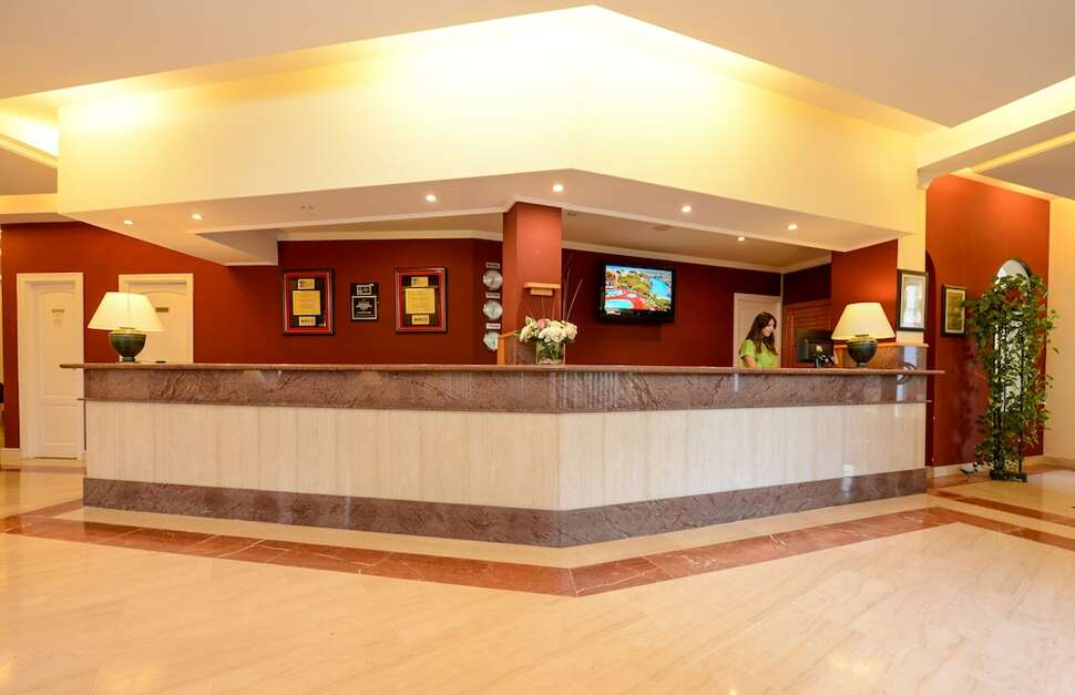 Een foto van het interieur van Ona Cala Pi Club Aparthotel