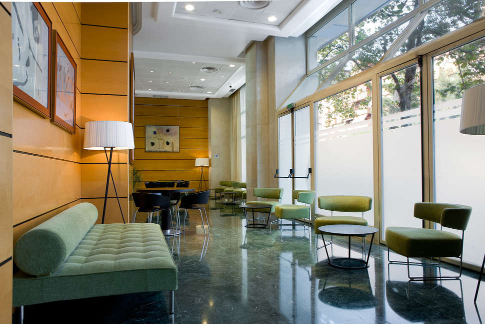Een foto van het interieur van NH Valencia Center