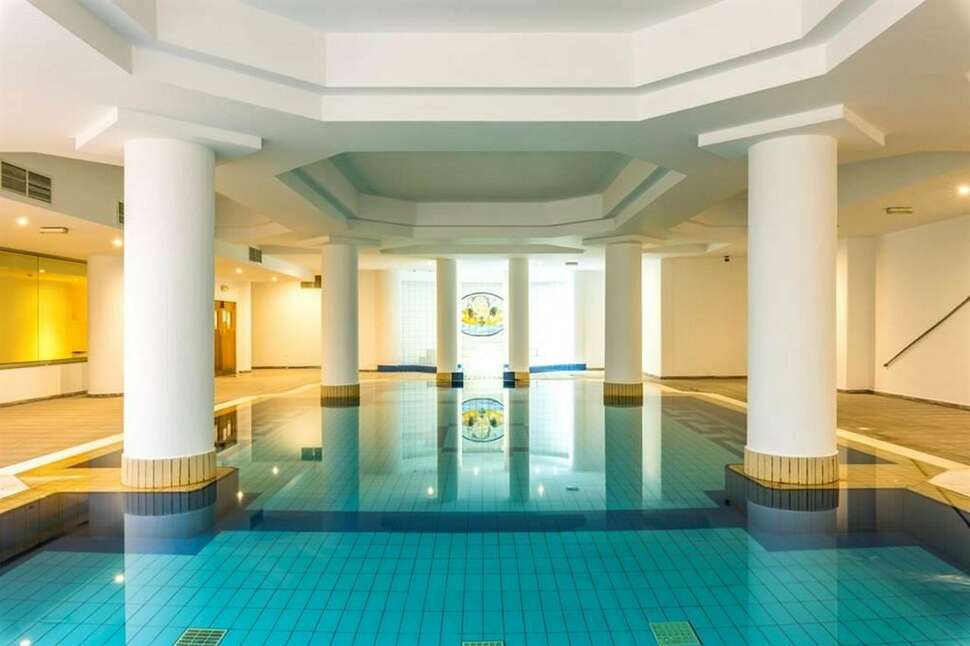 Een foto van het zwembad bij Nissiana Hotel