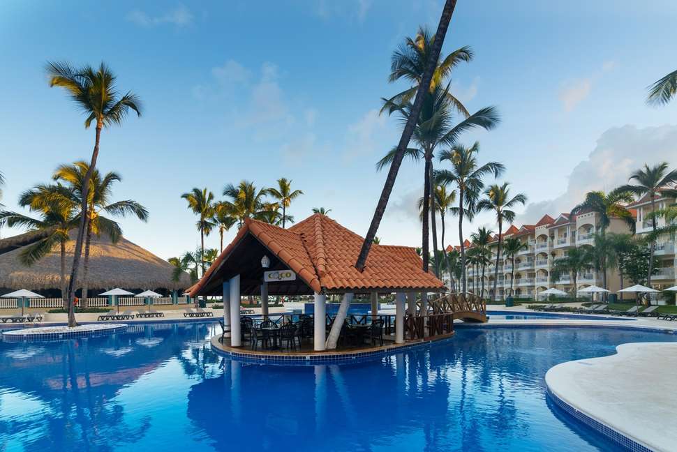Een foto van het zwembad bij Occidental Caribe