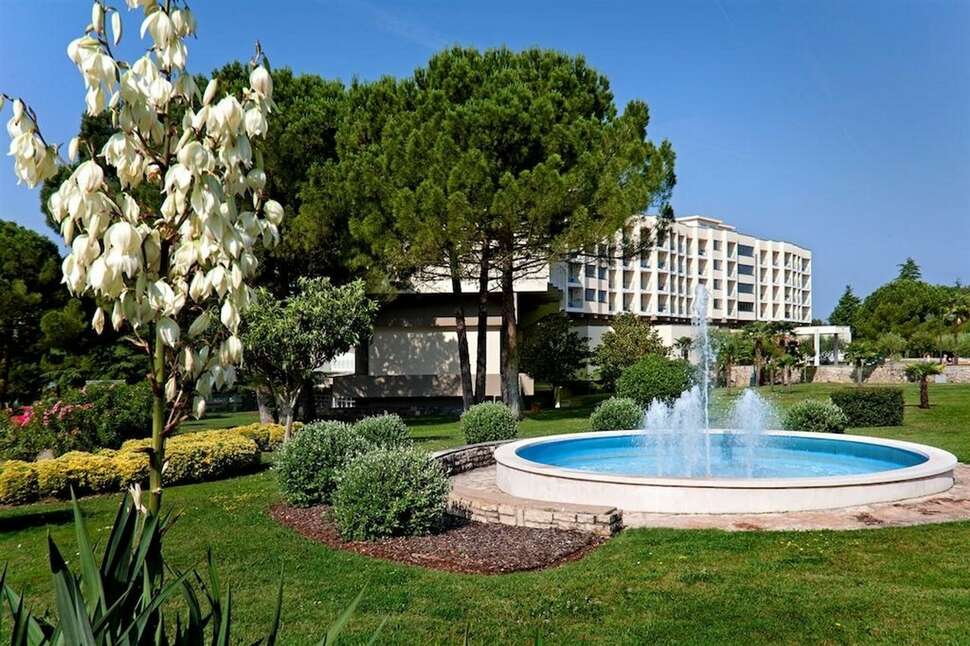 Een foto van het terras bij Hotel Materada Plava Laguna