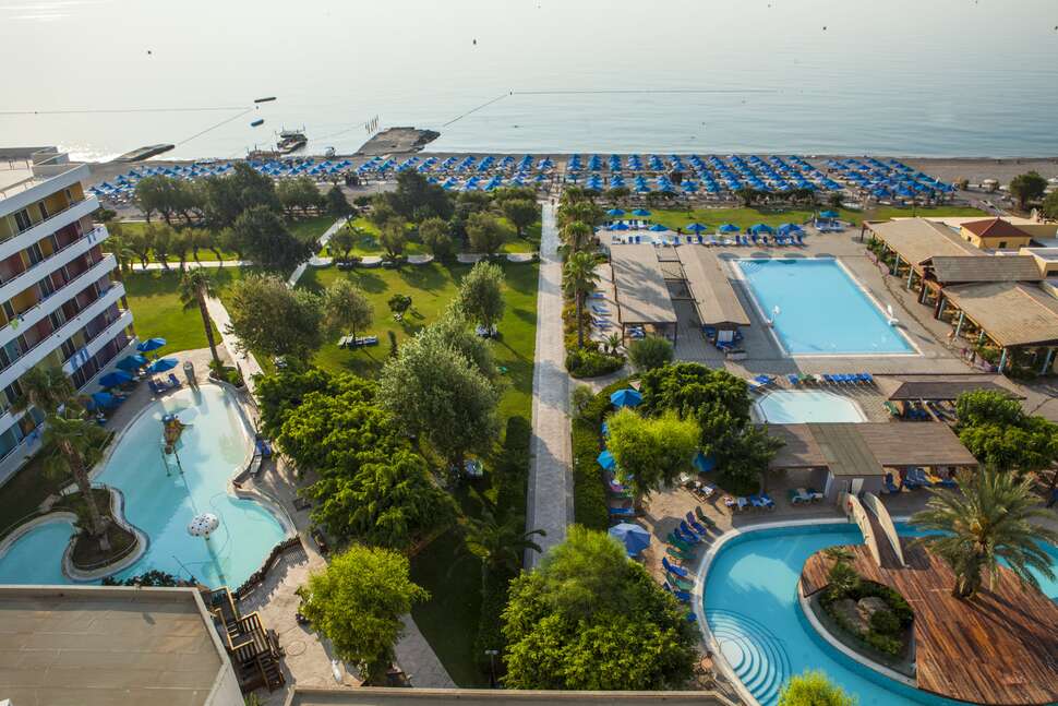 Ein Foto vom Pool im Esperides Beach Family Resort