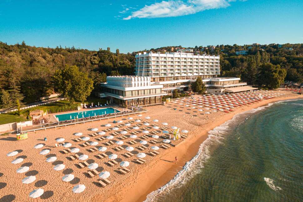 Een foto van The Palace Hotel Sunny Day