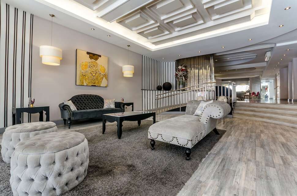Een foto van het interieur van Senator Hotel Virgen De Los Reyes