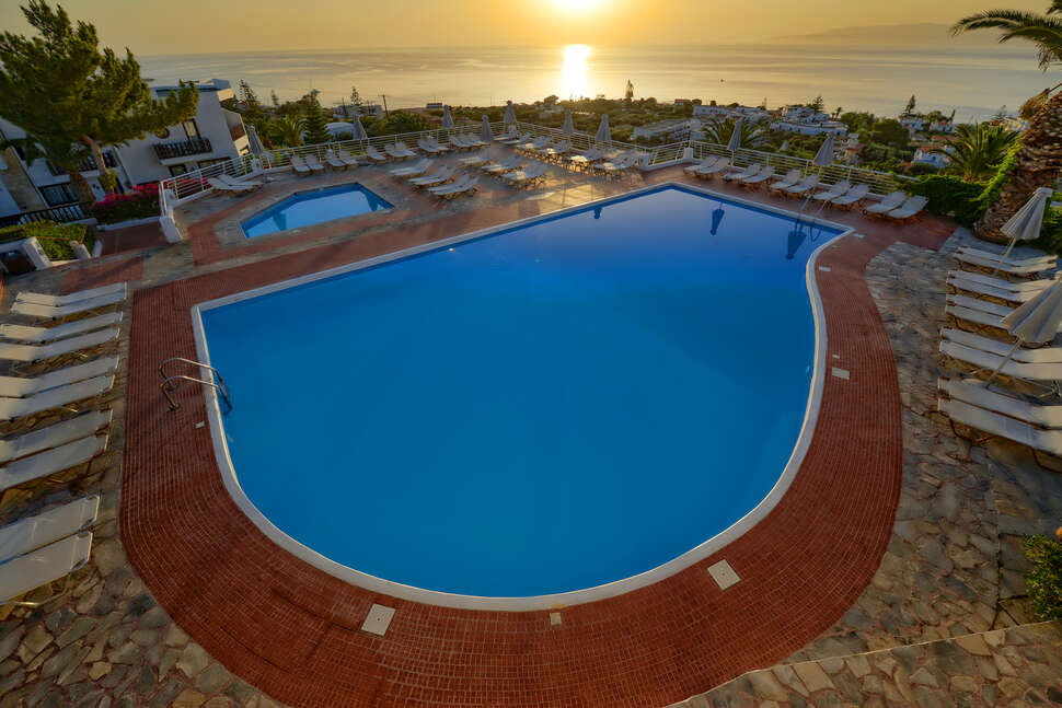 Ein Foto vom Pool im Hersonissos Village