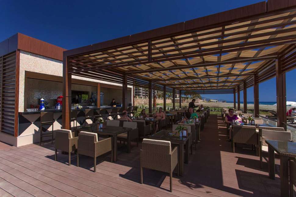 Een foto van het terras bij Hotel Michell & Spa