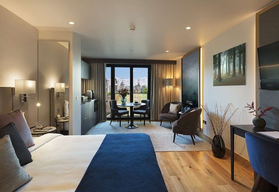 Ein Foto Tower Suites by Blue Orchid Hotels