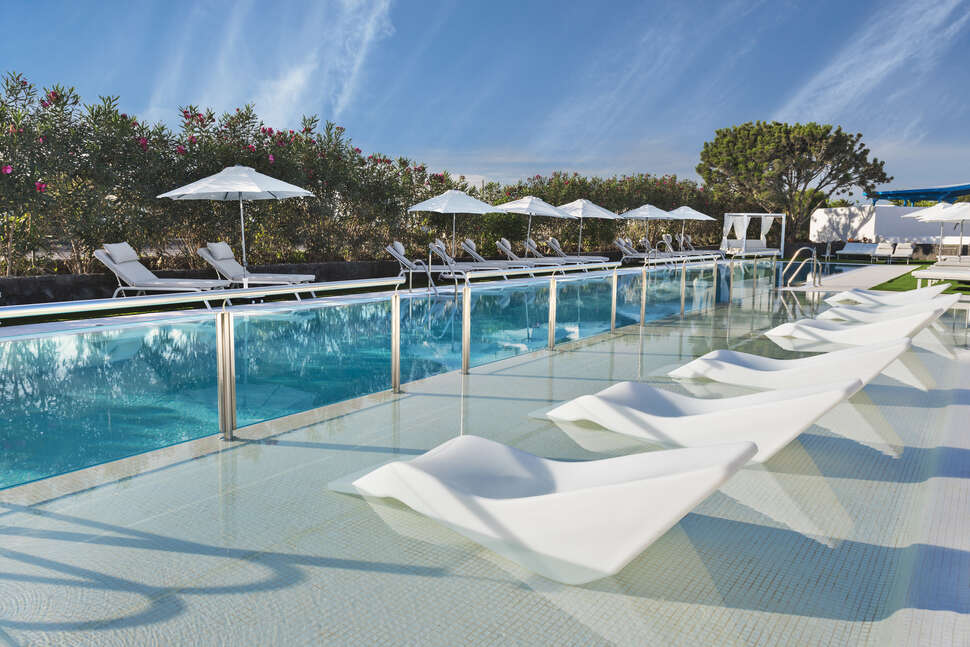 Een foto van het zwembad bij Elba Lanzarote Premium Suites
