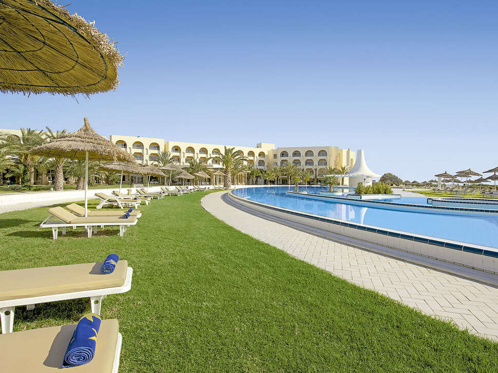 Een foto van het zwembad bij Iberostar Averroes
