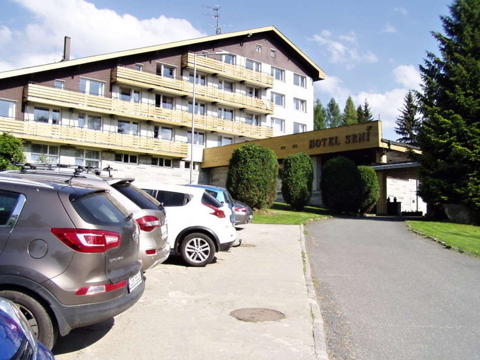 Een foto van de buitenkant van Hotel Srni